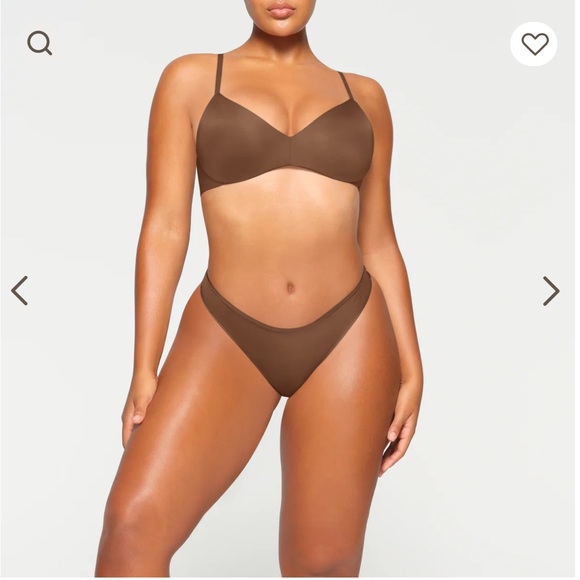 Skims WIRELESS FORM PUSH-UP PLUNGE BRA | JASPER - Picture 6 of 10